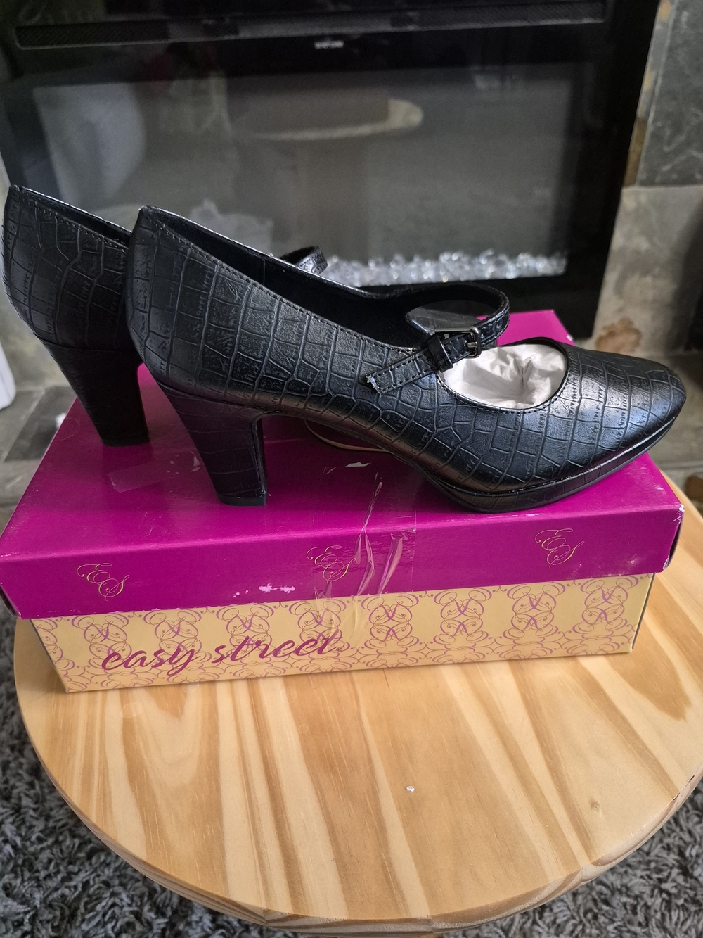 easy street Black Croc-Texture Mary Jane Pump - Picture 5 of 8